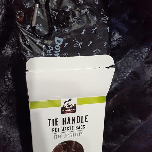 100 The Handle Pet Waste Bags w/Free Leash Clip - Picture 6 of 7